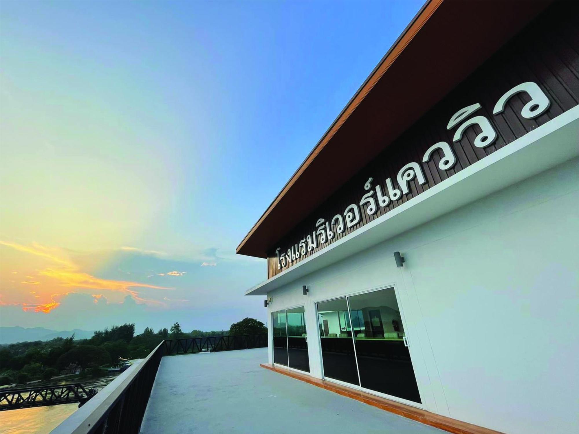 River Kwai View Hotel - Sha Extra Plus Certified Kanchanaburi Bagian luar foto