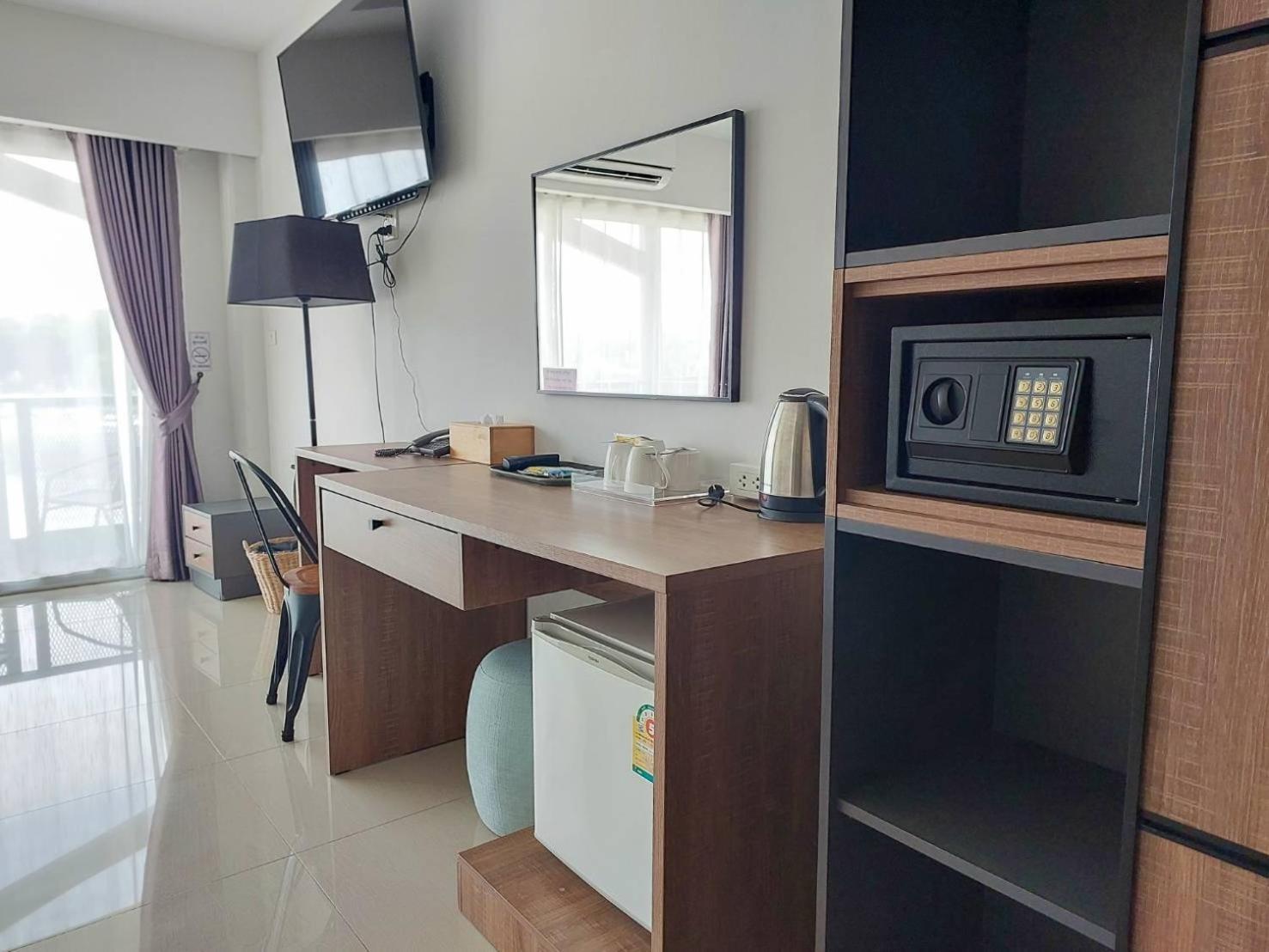River Kwai View Hotel - Sha Extra Plus Certified Kanchanaburi Bagian luar foto