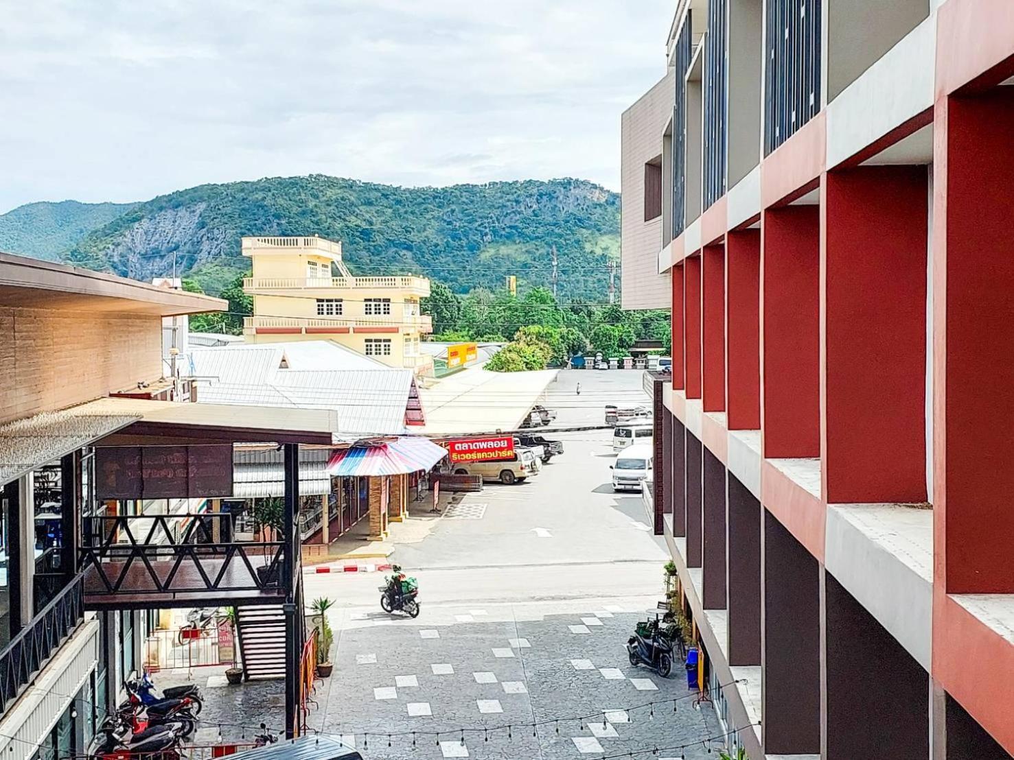 River Kwai View Hotel - Sha Extra Plus Certified Kanchanaburi Bagian luar foto